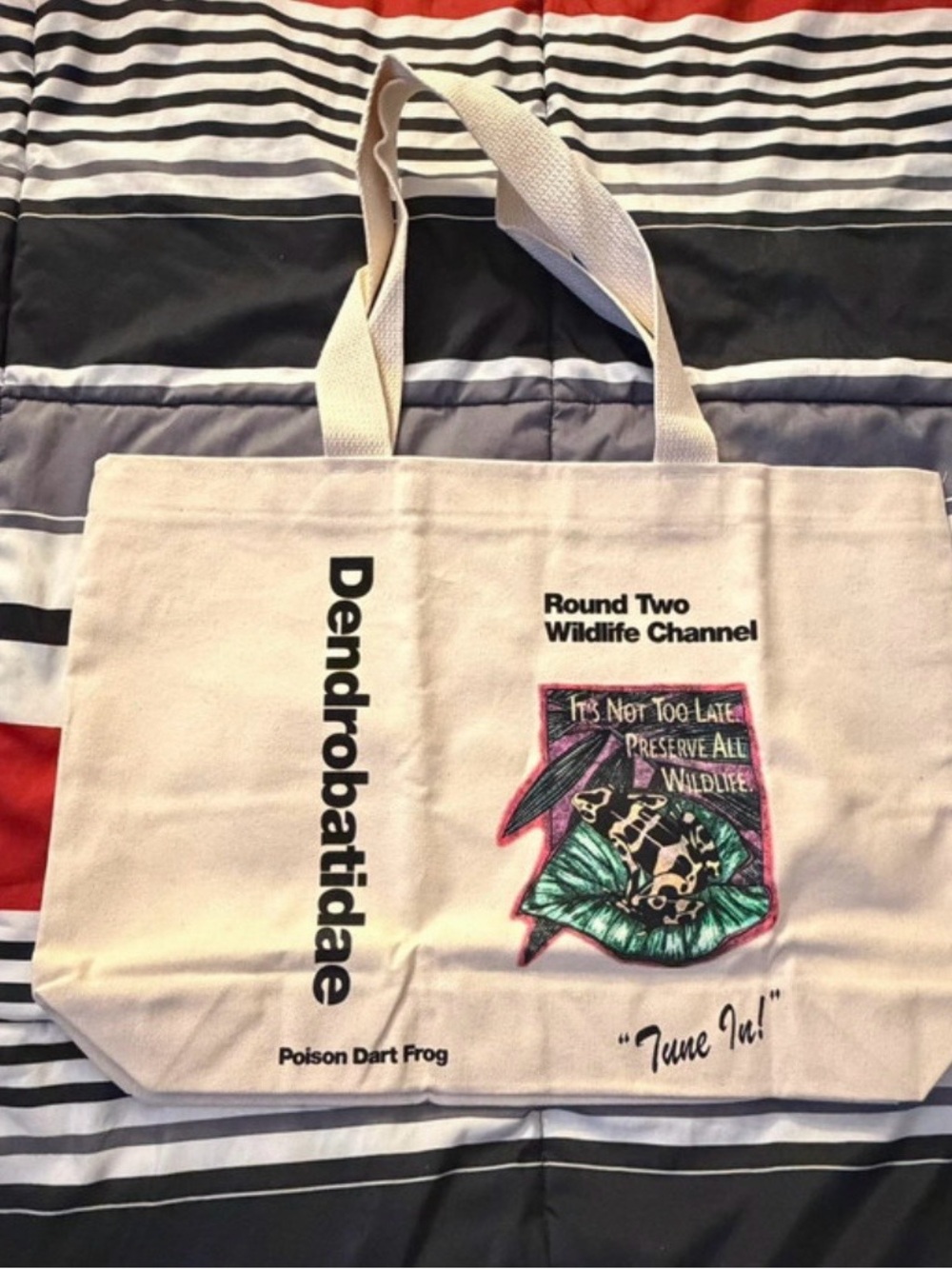 Round Two Wildlife Channel Dendrobatidae Cream Canvas Tote Bag